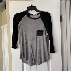 Black/gray baseball style tee